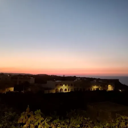 Apartament Modern With Sea & Valley View Pool