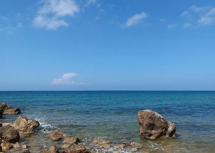 Apartament Modern With Sea & Valley View Pool