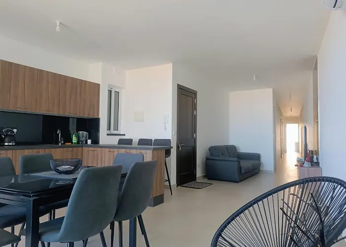 Modern With Sea & Valley View Pool Apartment Nadur